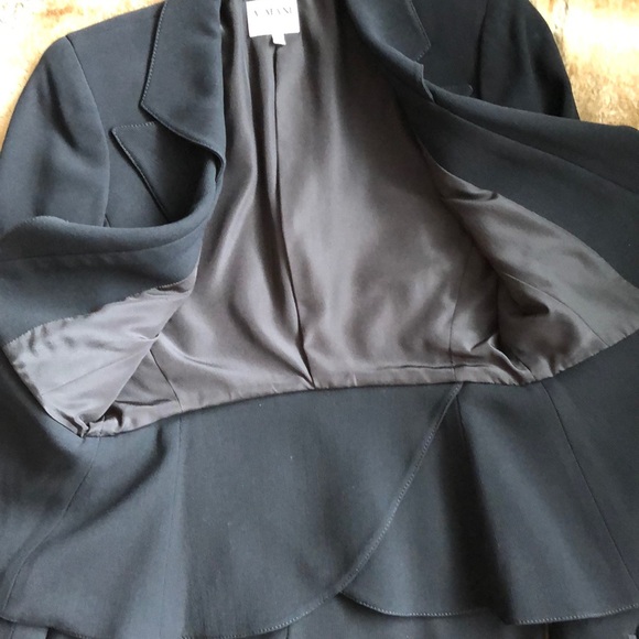 Designer Armani Collezioni two-piece Classic Suit. - Picture 7 of 8